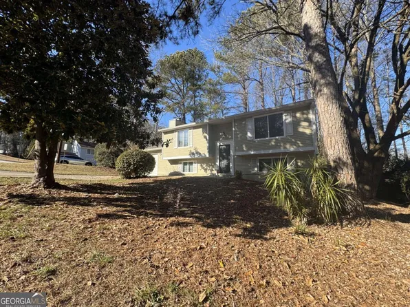 2101 Scarbrough Dr, Stone Mountain, GA 30088