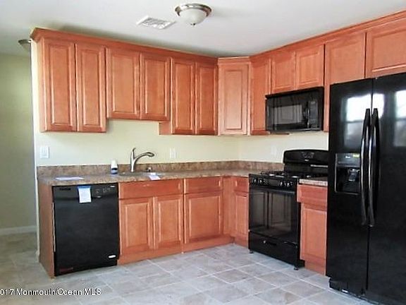 3rd image of 440 Applegate Ave