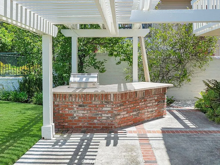 11 Pinewood Dr — Photo 8