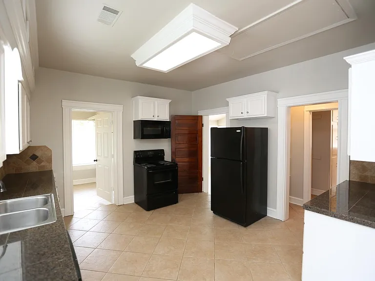 106 S Summit St — Photo 10