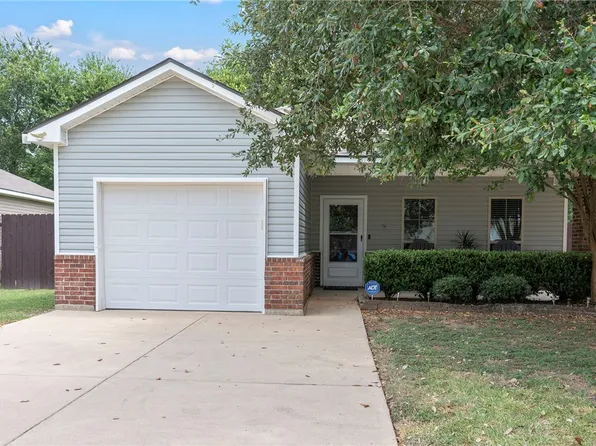 2520 Elkhorn Trl, Bryan, TX 77803