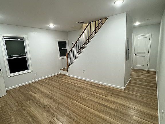 UNIT 1 - LIVING ROOM