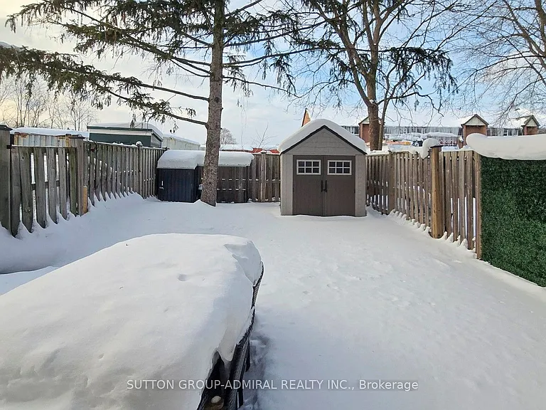 64 Bronte St S #8 — Photo 35