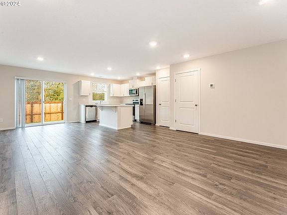 3rd image of 4509 NE 103rd Pl