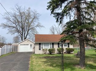 6213 Bartz Rd, Lockport, NY 14094