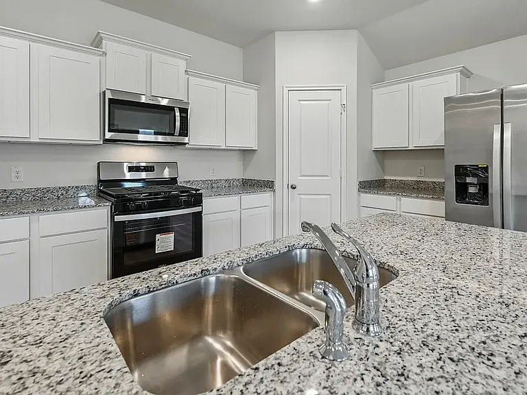 505 Lansdowne Dr — Photo 4