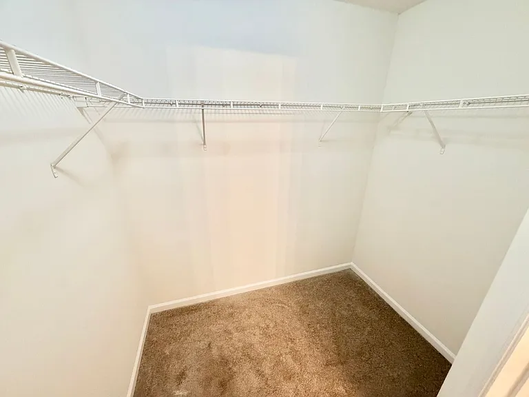 Lakeview Apartments — Photo 9