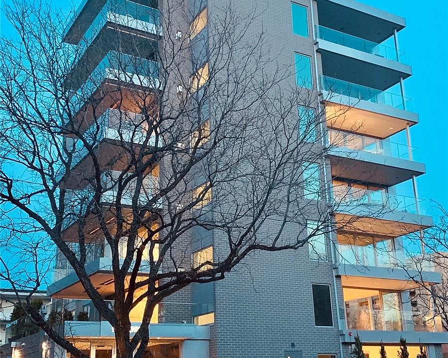 1st image of 900 N Pennsylvania St Unit 100