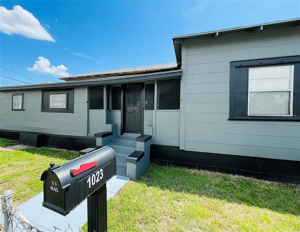2 bed, 1.0 bath, 1000 sqft, $2,000 — Photo 1