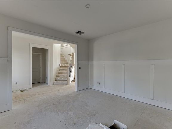 5th image of 225 Smokey Rd