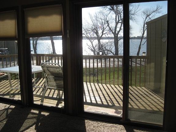 5th image of 916 W Lake Ave #4