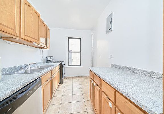 4th image of 56 Bennett Ave APT 6L