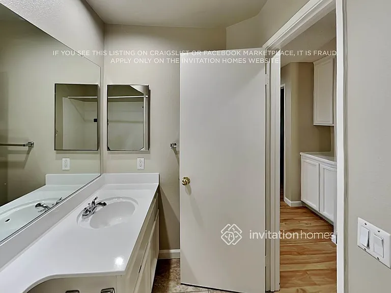 8111 Darien Cir — Photo 13