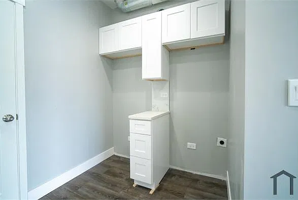902 W 68th St #2 — Photo 8