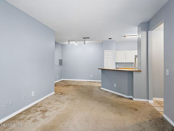 3rd image of 13700 RICHMOND PARK Drive N #901
