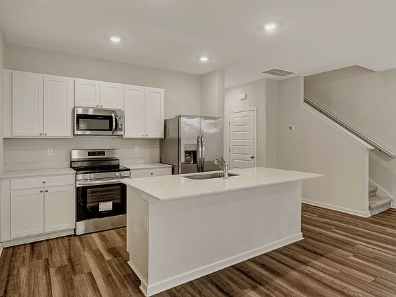 3rd image of 801 Big Bend Ct
