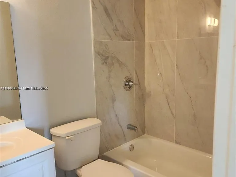 6061 Shakerwood Cir #208 — Photo 14