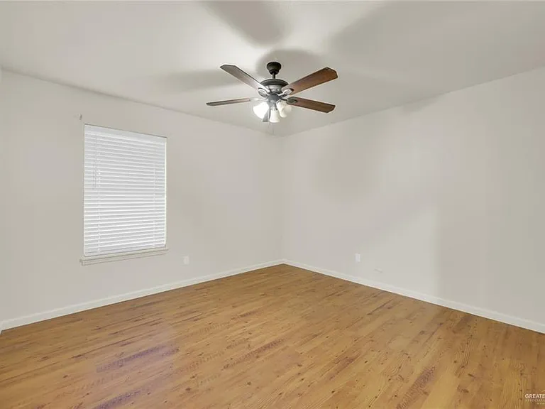 2039 W Umar Ave — Photo 10