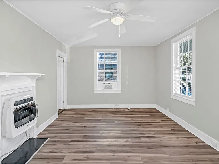 203 Augusta St — Photo 8
