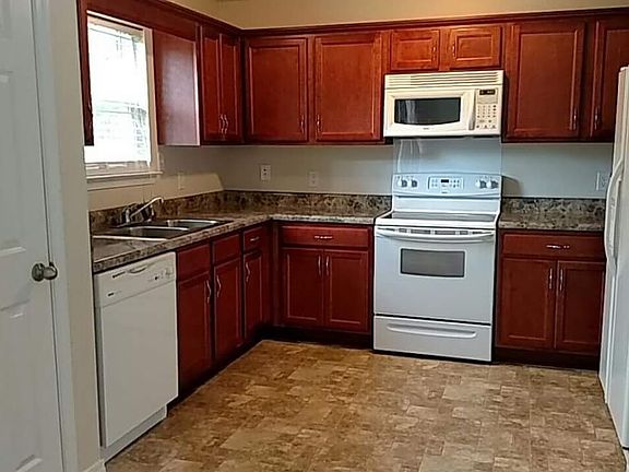 Kitchen with all appliances