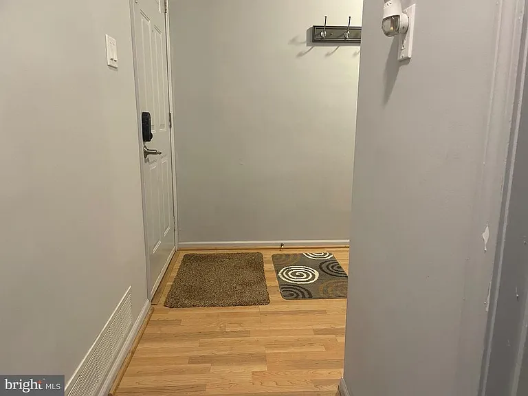 214 Tavistock — Photo 10