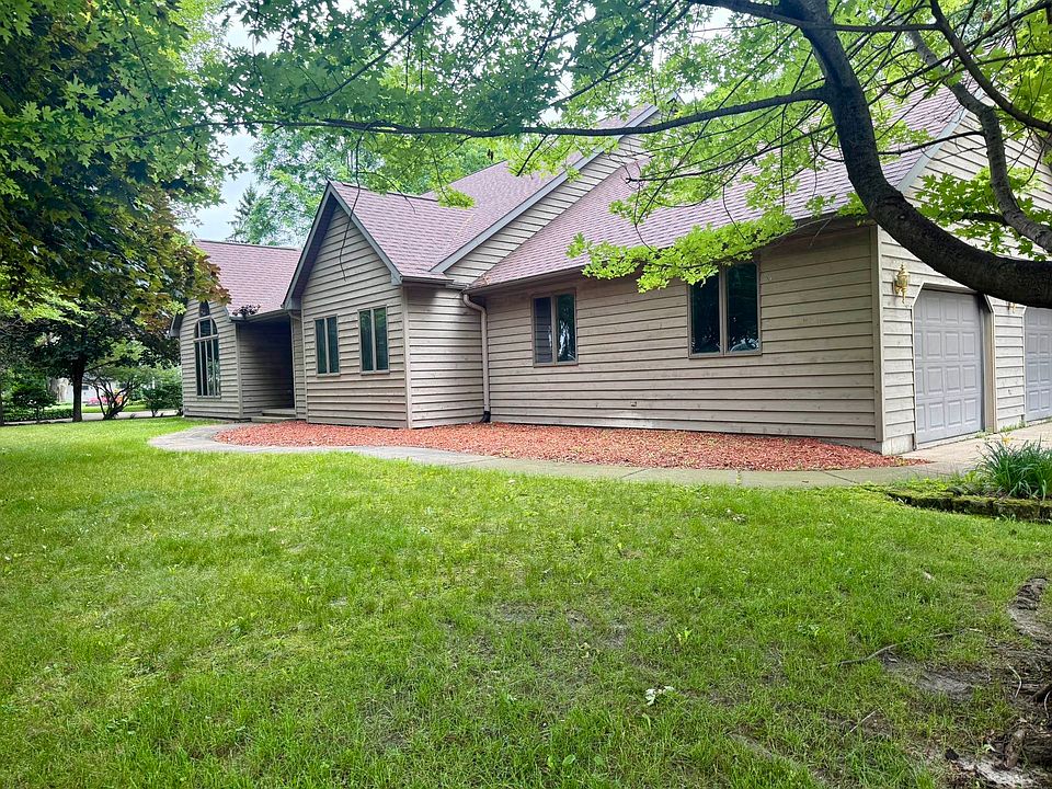 1st image of 1020 Lakeside Dr