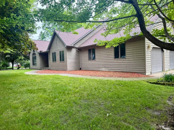 1020 Lakeside Dr, Tomah, WI 54660