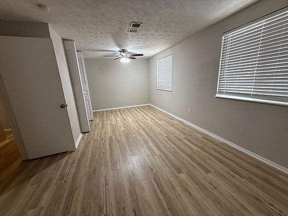 5th image of 8829 Applegate Ln