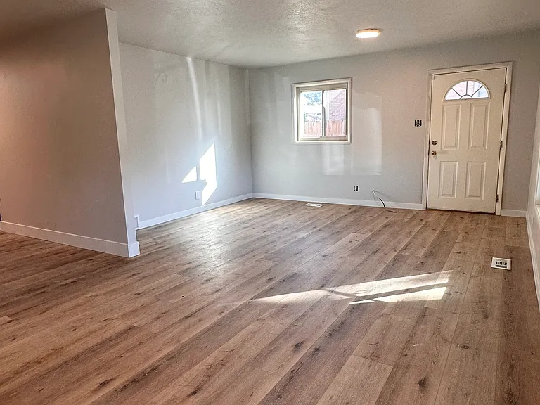 4450 S 250 W — Photo 6