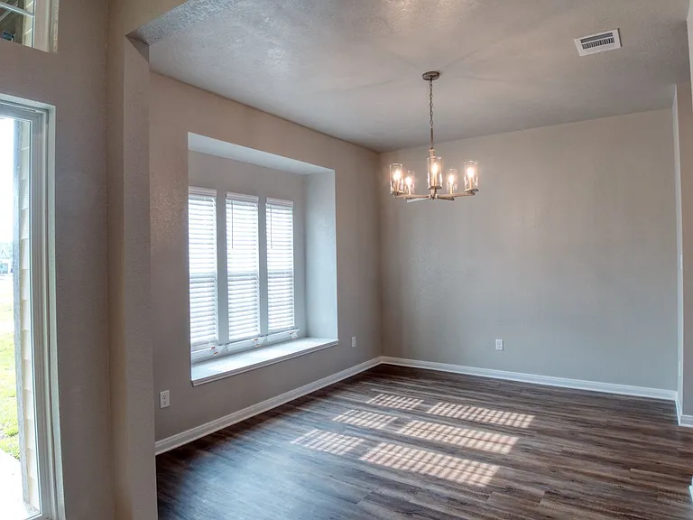 2202 John Ross Ct — Photo 5