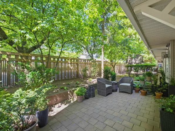 1071 Lynn Valley Rd #2, North Vancouver, BC V7J 1Z6