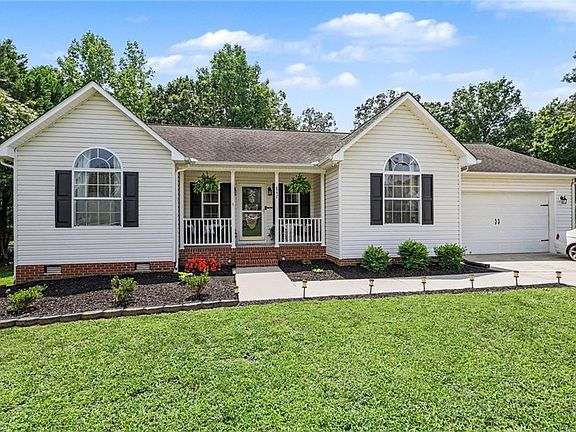2nd image of 842 Charter Oaks Dr