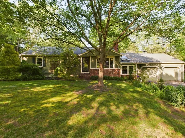 106 Sandy Ln, Hanson, MA 02341
