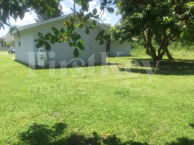 687 SW Heather St — Photo 39