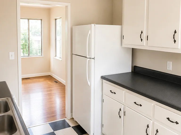 260 Habersham Dr — Photo 3