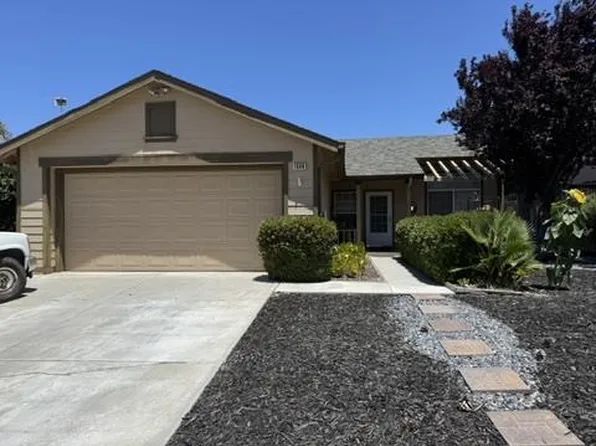 1550 Brighton Dr, Hollister, CA 95023