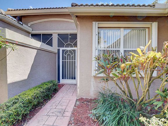 3rd image of 10840 Royal Caribbean Cir