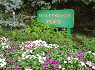 108 Wellington Pl, Aberdeen, NJ 07747