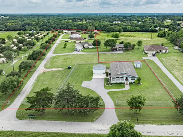 319 O'Malley Rd, Brenham, TX 77833
