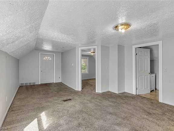 3rd image of 7606 Vineyard Ave