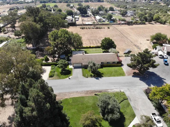 1229 Berlin Dr, San Martin, CA 95046