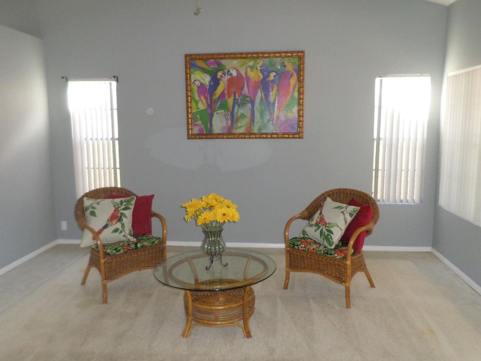 1st image of 717 W Sequoia Dr