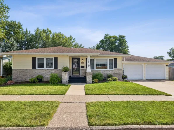 319 4th St, De Witt, IA 52742
