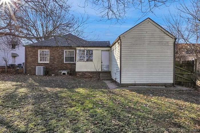 3405 E Haskell St — Photo 3