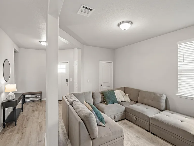 501 Dubina Ave — Photo 4