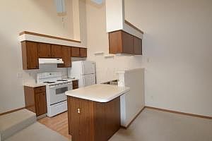 5th image of 972 Kingsbury Ct