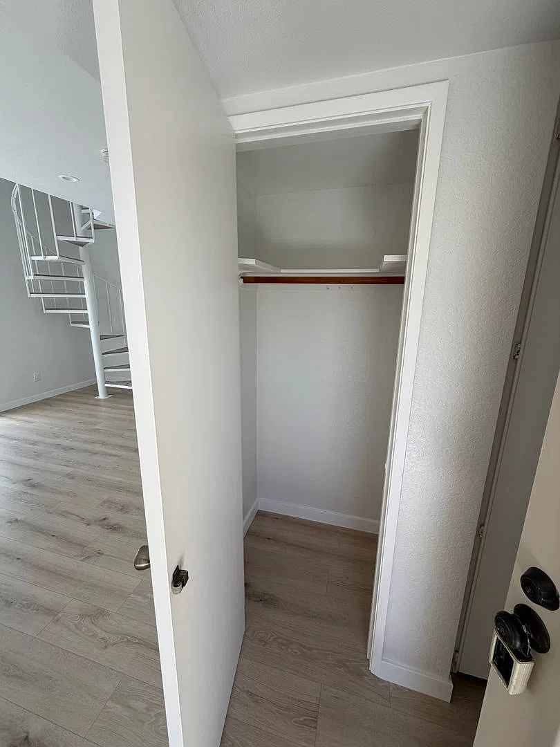 Picture Perfect & Like New 1 Br/ 1.5 Bath 2 Story Condo — Photo 3