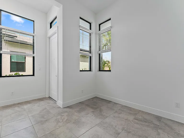 9333 SW Pepoli Way — Photo 8