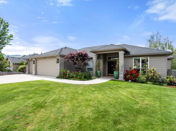 4680 Cloudcrest Dr, Medford, OR 97504
