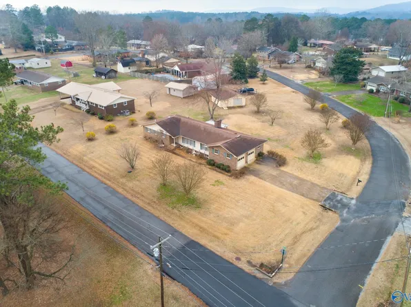 1806 Ruth St, Scottsboro, AL 35769